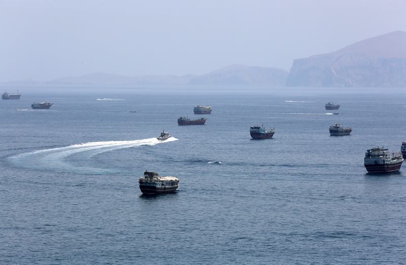 全球油供“安全阀”失效 中东双海峡同步告急
